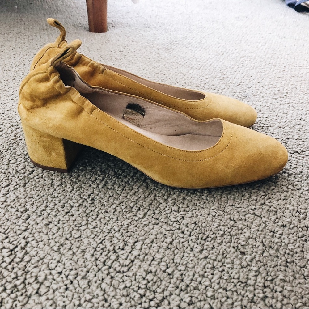 🚫SOLD🚫 Everlane Day Heel in Yellow Suede